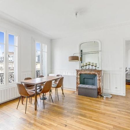 Апартаменты Place De La Mairie Левалуа-Пере Экстерьер фото